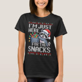 I’m Just Here For The Snacks Raccoon Christmas Ugl Tシャツ (正面)