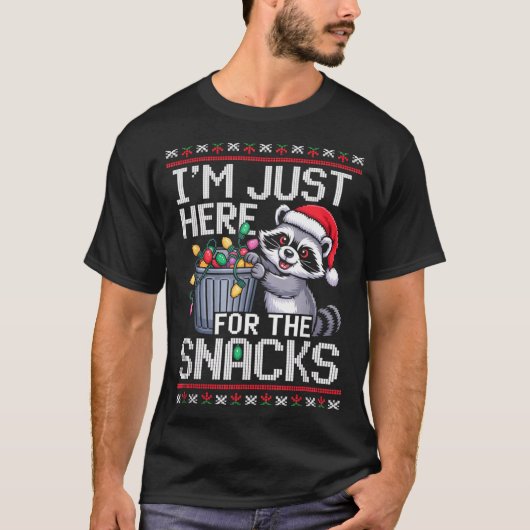 I’m Just Here For The Snacks Raccoon Christmas Ugl Tシャツ (正面)