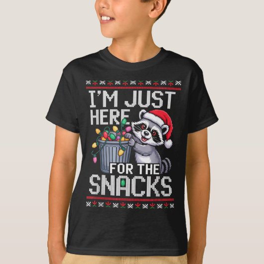 I’m Just Here For The Snacks Raccoon Christmas Ugl Tシャツ (正面)