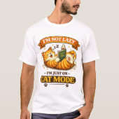 I’m Not Lazy I’m Just On Cat Mode Tシャツ (正面)