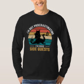 I m not procrastinating i m doing side quests tシャツ (正面)
