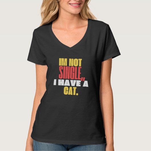 I’m Not Single, I Have a Cat  Cute Tshirt women Tシャツ (正面)