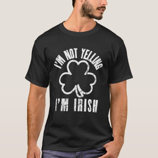 I m Not Yelling I m Irish Distressed Shamrock Irel Tシャツ (正面)