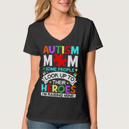 I m Raising Heroes Proud Autism Mom Autism Awarene Tシャツ (正面)