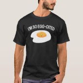 I m So Egg Cited Cool Egg Pun  Breakfast Fried Egg Tシャツ (正面)