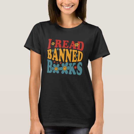 I m With The Banned Book  Groovy I Read Banned Boo Tシャツ (正面)