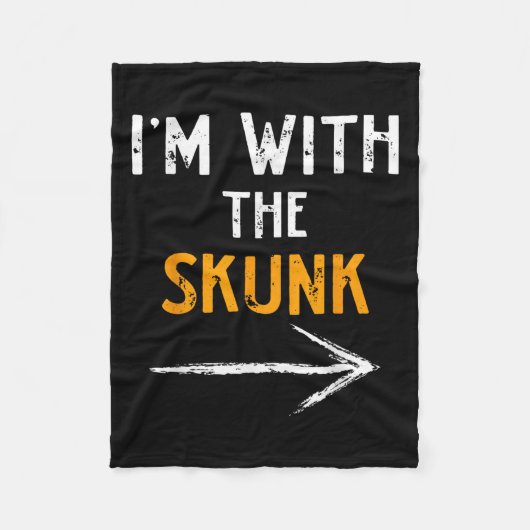 I’m With The Skunk Funny Halloween Matching Couple フリースブランケット (正面)