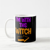 I’m With The Witch Funny Halloween Matching Couple コーヒーマグカップ (左)