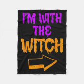 I’m With The Witch Funny Halloween Matching Couple フリースブランケット (正面)