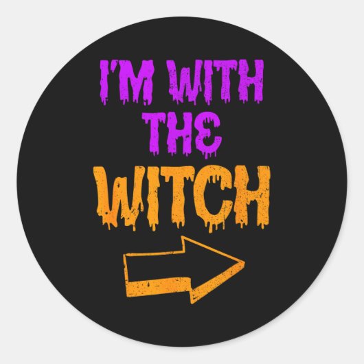 I’m With The Witch Funny Halloween Matching Couple ラウンドシール (正面)