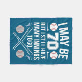 I May Be 70 Baseball Player 70th Birthday Party フリースブランケット (正面(横))