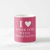 I ♥ Misophoniaのマグ-ピンクとの誰か コーヒーマグカップ (中央)