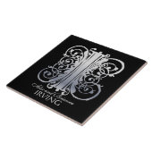 I Monogram "Silver Lace on Black"名前牌 タイル (側面)