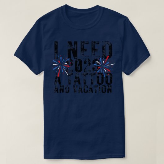 I Need 2023 a Tattoo and a Vacation Funny NYE Happ Tシャツ (デザイン正面)