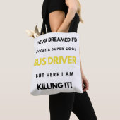 I Never Dreamed I'd Become A Super Cool Bus bl トートバッグ (クローズアップ)