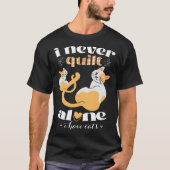 I Never Quilt Alone I Have Cats  Quilter Womans Me Tシャツ (正面)
