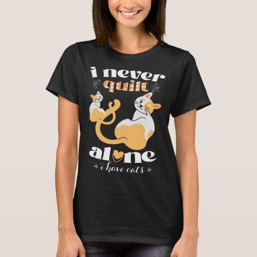 I Never Quilt Alone I Have Cats  Quilter Womans Me Tシャツ (正面)