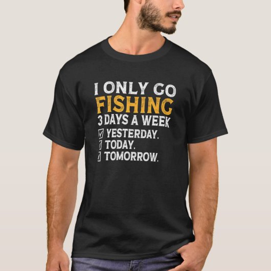 i only go Fishing 3 days a week  Fishing Mens Wome Tシャツ (正面)