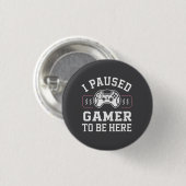 I Paused Gamer To Be Here Quote Design 缶バッジ (正面&裏面)