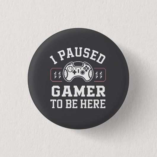 I Paused Gamer To Be Here Quote Design 缶バッジ (正面)