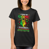 I Paused My Game To Celebrate Juneteenth Black Kid Tシャツ (正面)