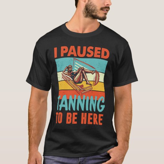 I paused my Tanning to be here Tan Tシャツ (正面)