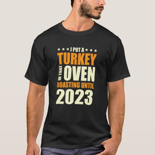 I Put A Turkey In That Oven Pregnancy Thanksgiving Tシャツ (正面)
