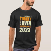 I Put A Turkey In That Oven Pregnancy Thanksgiving Tシャツ (正面)