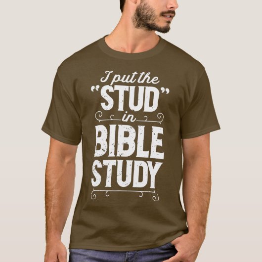 I Put The Stud In Bible Study Christian Men Tシャツ (正面)