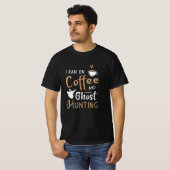 I Ran On Coffee And Ghost Hunting Ghost Hunter Tシャツ (正面フル)