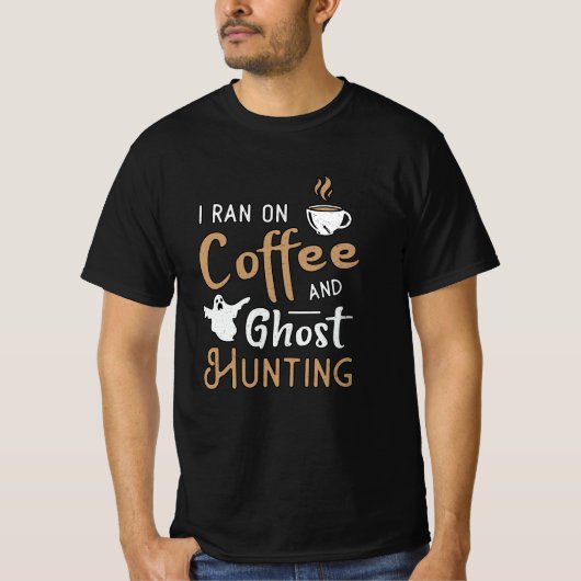 I Ran On Coffee And Ghost Hunting Ghost Hunter Tシャツ (正面)