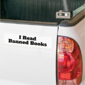 I Read Banned Books バンパーステッカー (トラック上)