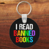 I Read Banned Books Rainbow キーホルダー (裏面)