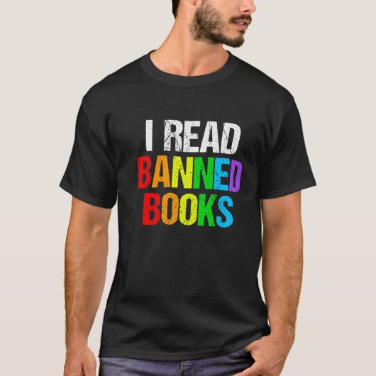 I Read Banned Books Rainbow Tシャツ (正面)