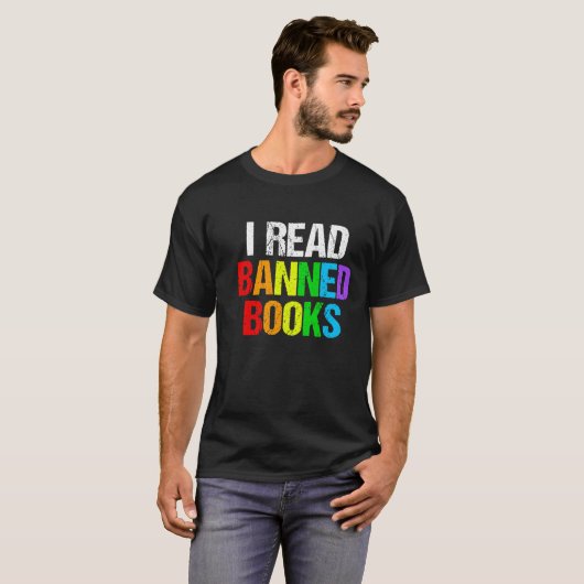 I Read Banned Books Rainbow Tシャツ (正面フル)