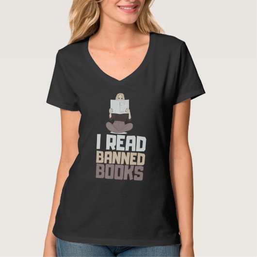 I Read Banned Books Reader Bookworm 11 Tシャツ (正面)