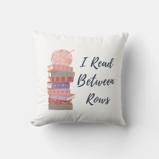 I Read Between Rows Crochet Knitting Book Lover クッション (正面)
