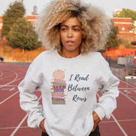 I Read Between Rows Crochet Knitting Book Lover スウェットシャツ