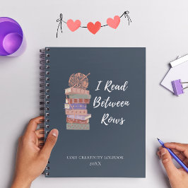 I Read Between Rows Crochet Knitting Book Lover ノートブック