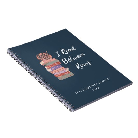 I Read Between Rows Crochet Knitting Book Lover ノートブック (右側)