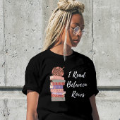 I Read Between Rows Crochet Knitting Book Lover Tシャツ