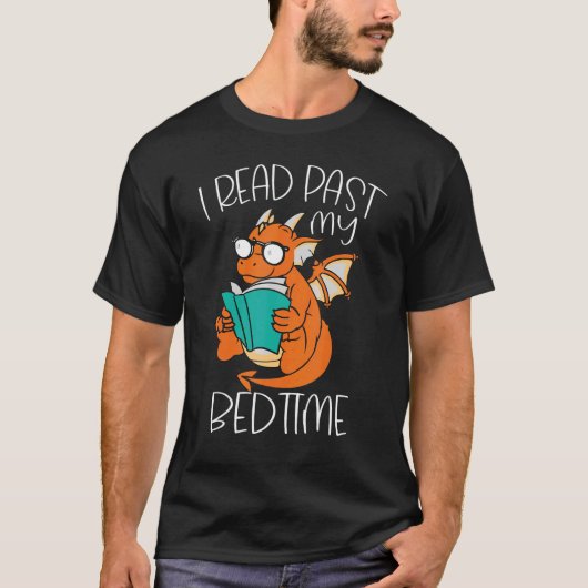 I Read Past My Bedtime Reading Books Dragon Tシャツ (正面)