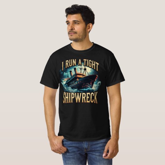 I Run a Tight Shipwreck Funny Tシャツ (正面フル)