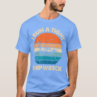 I Run Aight Shipwreck Funny Vintage Mom Dad Quote  Tシャツ