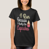 I Run Because I Really Like Cupcakes Funny Humor R Tシャツ (正面)