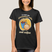 I Run On Cinnamon Rolls And Coffee Cinnamon Roll B Tシャツ (正面)