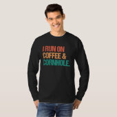 I Run On Coffee and Cornhole Sack Toss Bags Tシャツ (正面フル)