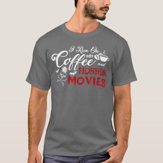 I Run On Coffee And Horror Movies friends Tシャツ (正面)