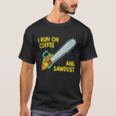 I Run On Coffee And Sawdust Logger Arborist Chains Tシャツ (正面)
