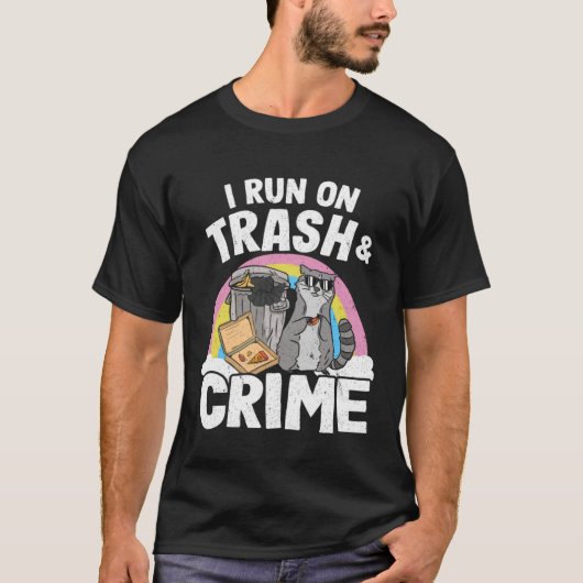 I Run On Trash And Crime Garbage Can Rainbow Racco Tシャツ (正面)